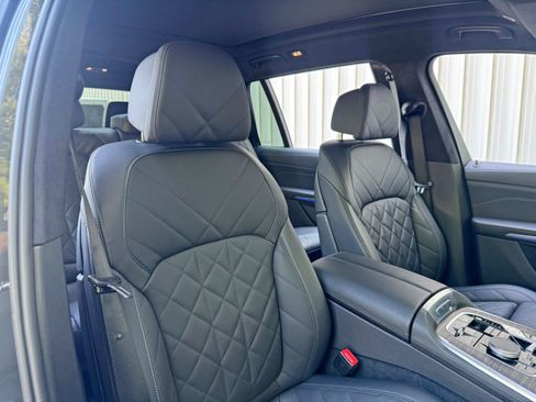 Used 2023 BMW X7 xDrive40i w/ M Sport Package AWD/4WD image 46