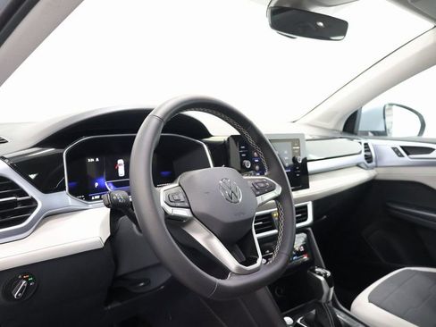 New 2025 Volkswagen Taos SE image 15