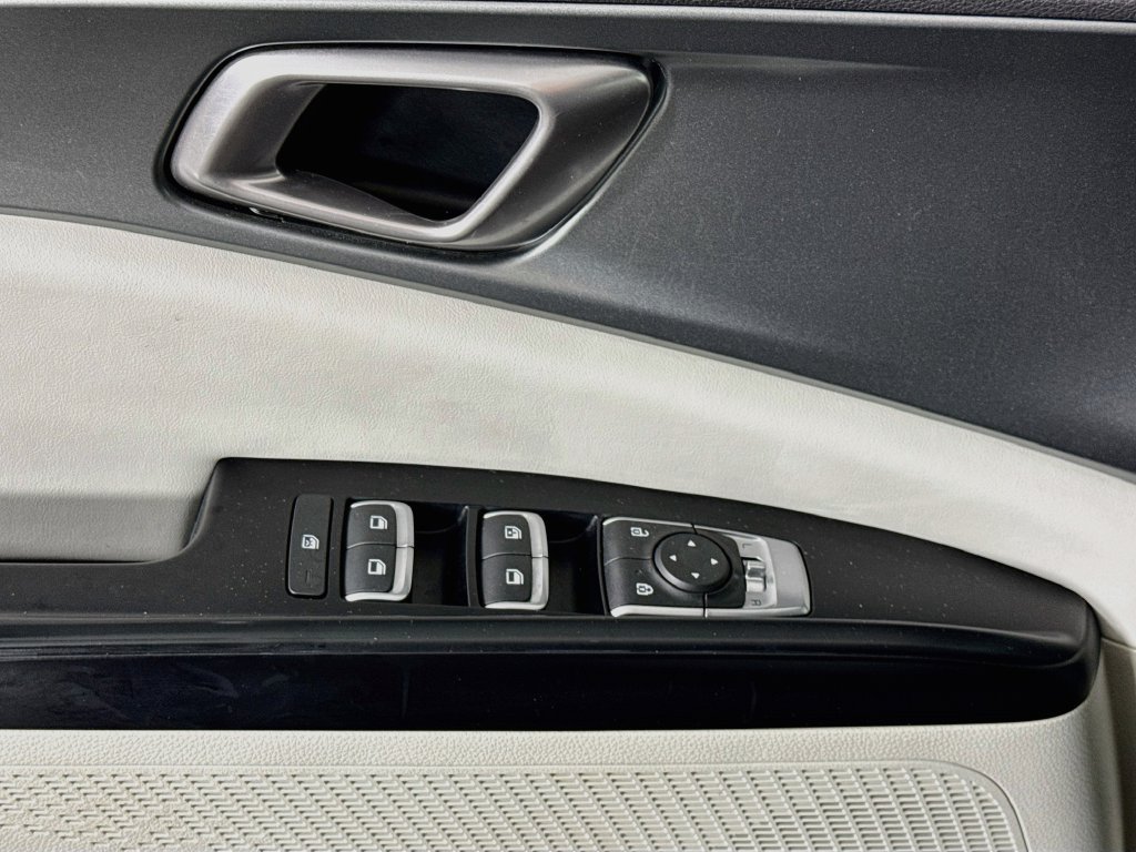 Used 2022 Kia Carnival LX FWD image 23