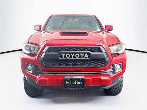 Used 2017 Toyota Tacoma TRD Sport w/ Tow Package RWD image 2