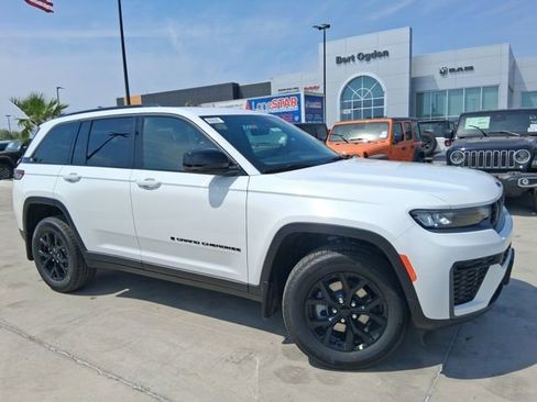 New 2026 Jeep Grand Cherokee Altitude RWD image 1