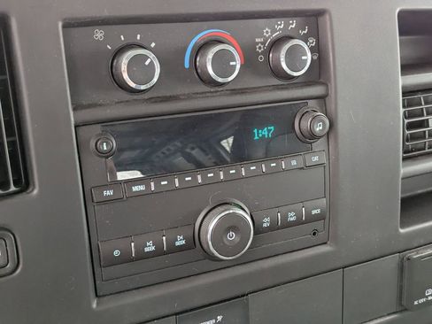 Used 2015 Chevrolet Express 2500 image 14