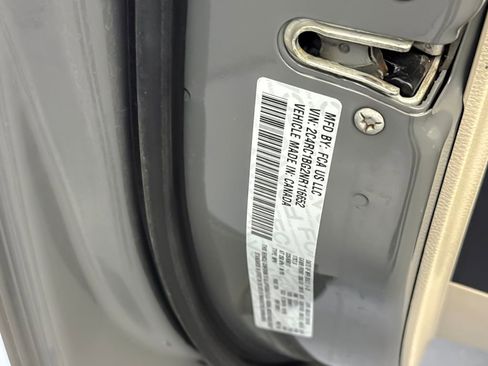 Used 2022 Chrysler Pacifica Touring-L FWD image 28