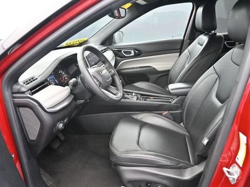 Used 2025 Jeep Compass Limited AWD/4WD image 15