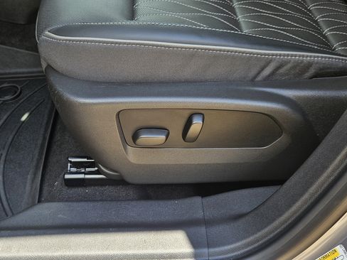 Used 2022 Buick Envision Avenir w/ Safety Package FWD image 27