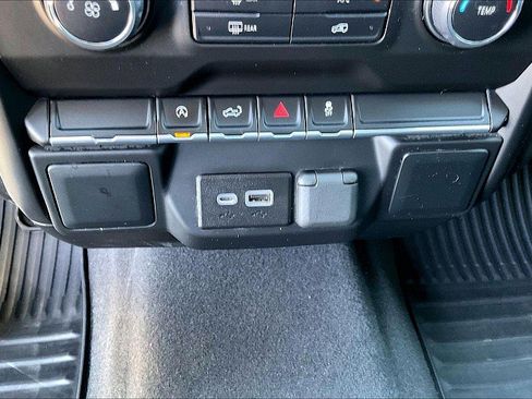 Used 2022 Chevrolet Silverado 1500 Custom AWD/4WD image 17