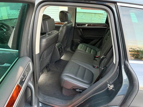 Used 2012 Volkswagen Touareg Sport AWD/4WD image 71