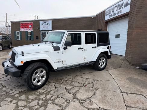 Used 2013 Jeep Wrangler Unlimited Sahara w/ Max Tow Pkg AWD/4WD image 1