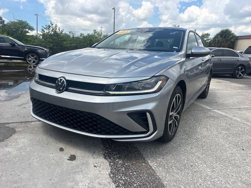 Used 2025 Volkswagen Jetta SE FWD image 7