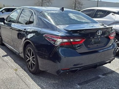 Used 2021 Toyota Camry SE w/ Convenience Package FWD image 4