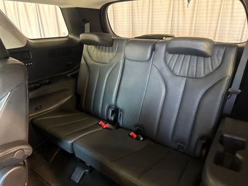 Used 2024 Hyundai Palisade Limited AWD/4WD image 17