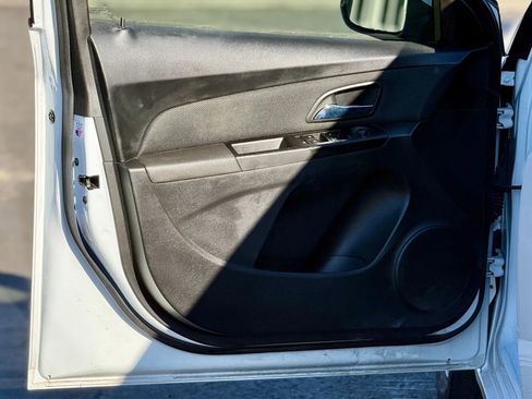 Used 2014 Chevrolet Cruze LT w/ Technology Package image 10