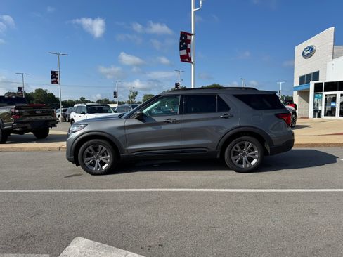 New 2026 Ford Explorer Active w/ Active Comfort Package AWD/4WD image 3