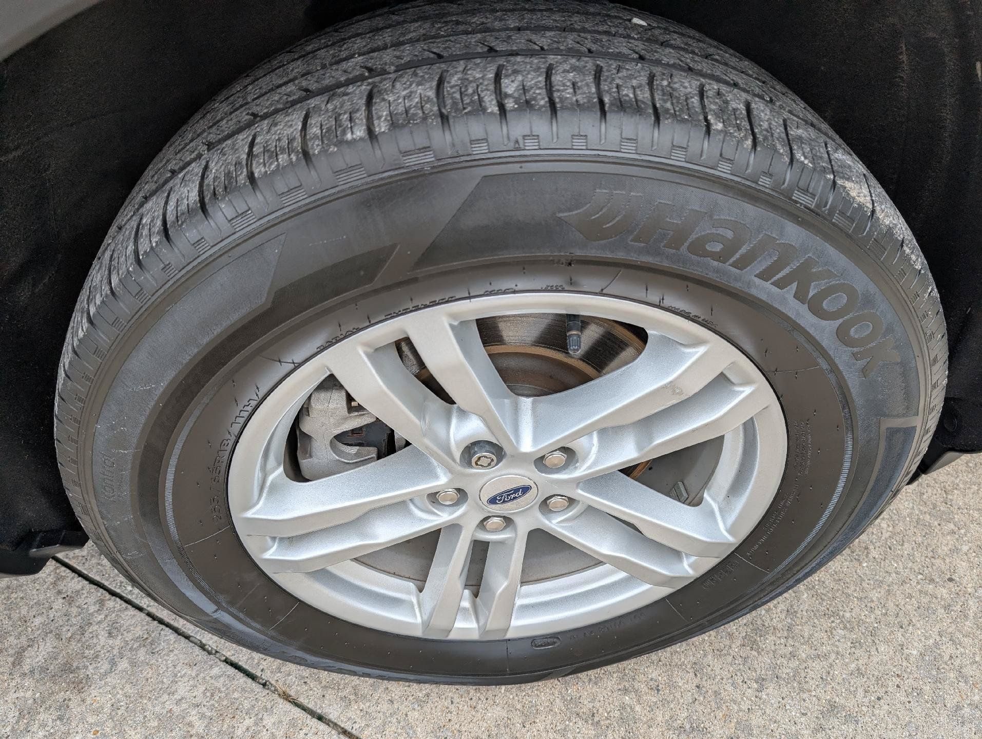 Used 2023 Ford Explorer XLT w/ Equipment Group 202A AWD/4WD image 9
