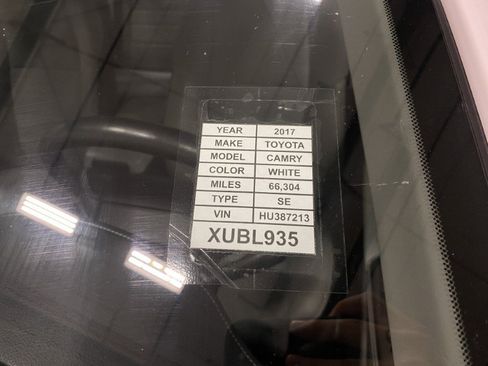 Used 2017 Toyota Camry SE w/ Moonroof Package FWD image 39