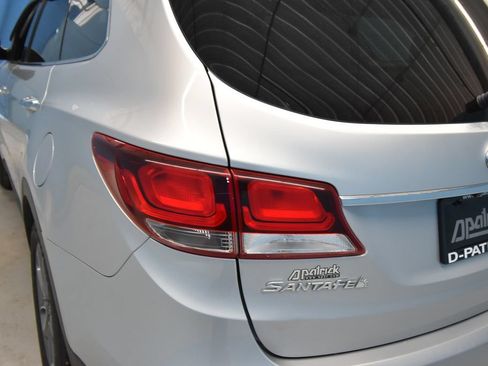 Used 2017 Hyundai Santa Fe SE FWD image 40