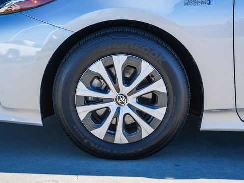 Used 2021 Toyota Prius Prime XLE w/ Carpet Mat Package (TMS) image 5