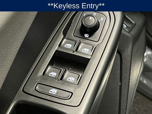 Used 2022 Volkswagen Taos SE image 17
