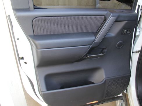 Used 2008 Nissan Titan SE AWD/4WD image 22