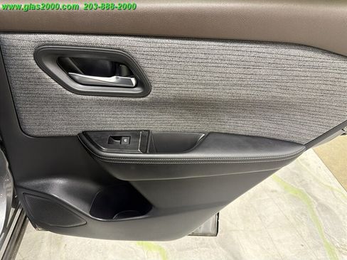 Used 2023 Nissan Rogue SV AWD/4WD image 29