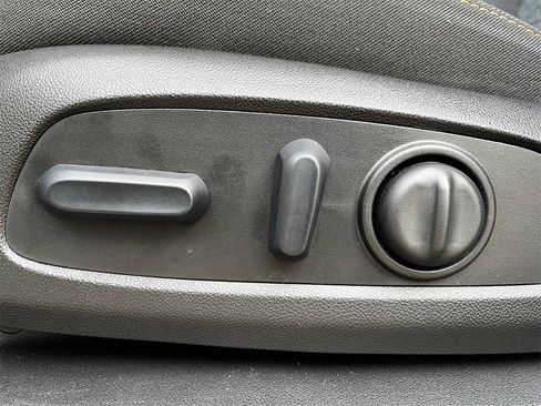 Used 2024 Chevrolet Equinox LT image 23