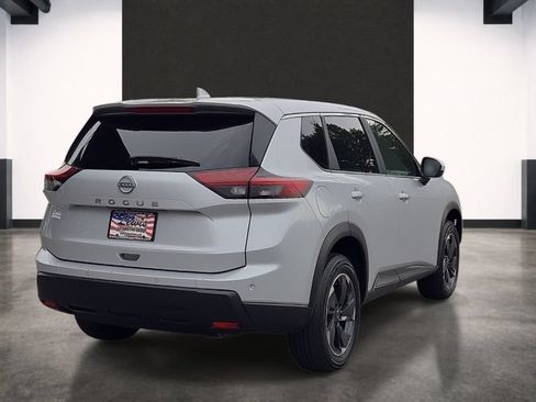 Used 2025 Nissan Rogue SV FWD image 4