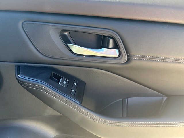 Used 2023 Nissan Rogue SL w/ SL Premium Package FWD image 14