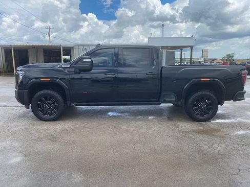 Used 2024 GMC Sierra 2500 AT4 w/ AT4 Premium Plus Package AWD/4WD image 3