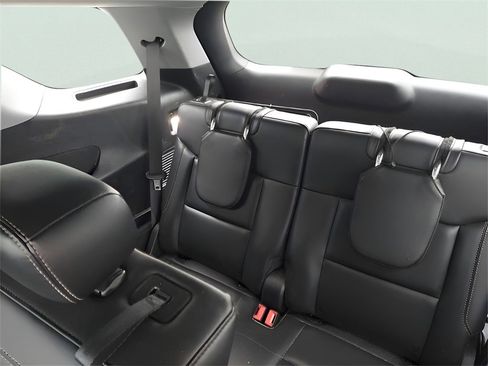 Used 2023 Ford Explorer XLT w/ Equipment Group 202A image 13