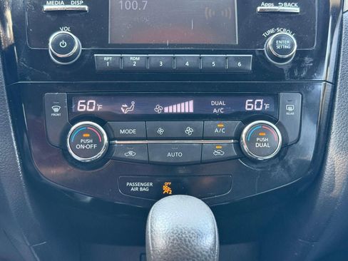 Used 2016 Nissan Rogue SV AWD/4WD image 42