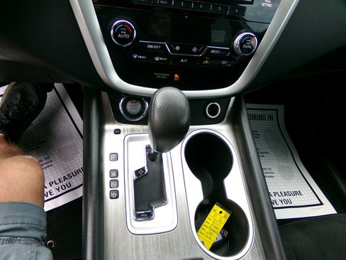 Used 2017 Nissan Murano S image 12