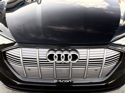 Used 2019 Audi e-tron Prestige image 9