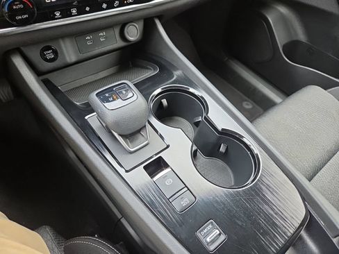 Certified 2025 Nissan Rogue SV FWD image 27
