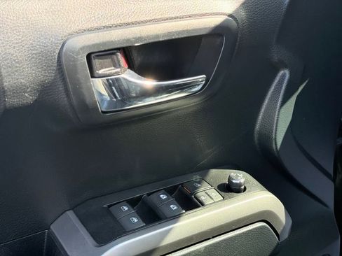 Used 2018 Toyota Tacoma Limited image 22