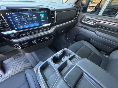 Used 2024 Chevrolet Silverado 2500 LT image 16