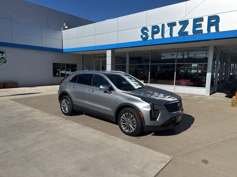 Used 2024 Cadillac XT4 Premium Luxury image 4