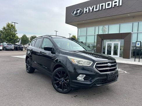 Used 2018 Ford Escape SE w/ SE Sport Appearance Package AWD/4WD image 3