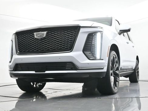 Certified 2026 Cadillac Escalade ESV Platinum Sport w/ LPO, ONYX Package AWD/4WD image 51