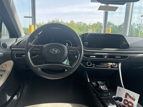 Used 2023 Hyundai Sonata SEL w/ Convenience Package FWD image 8