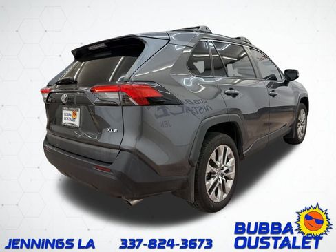 Used 2022 Toyota RAV4 XLE Premium image 5