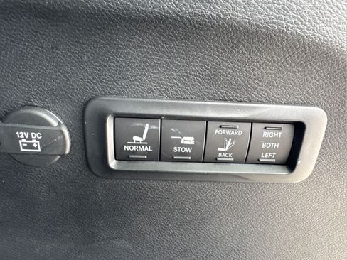 Used 2020 Chrysler Pacifica Limited FWD image 51