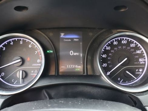 Used 2018 Toyota Camry SE w/ Moonroof Package FWD image 9