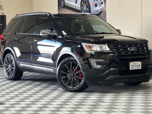 Used 2017 Ford Explorer XLT w/ Equipment Group 202A FWD image 2