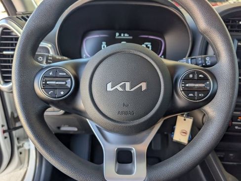 Used 2023 Kia Soul LX image 11