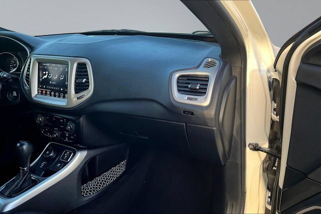 Used 2021 Jeep Compass Latitude AWD/4WD image 26