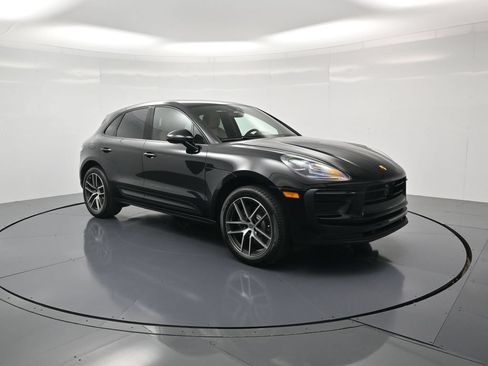 Certified 2026 Porsche Macan AWD/4WD image 32