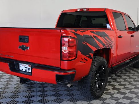 Used 2018 Chevrolet Silverado 1500 Custom w/ Custom Convenience Package AWD/4WD image 4