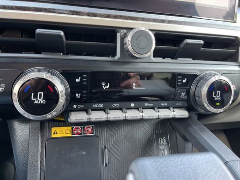 Used 2025 Toyota Tacoma Limited image 14