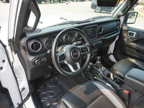 Used 2018 Jeep Wrangler Unlimited Sahara AWD/4WD image 25