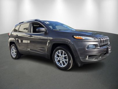 Used 2018 Jeep Cherokee Latitude Plus w/ Comfort/Convenience Group